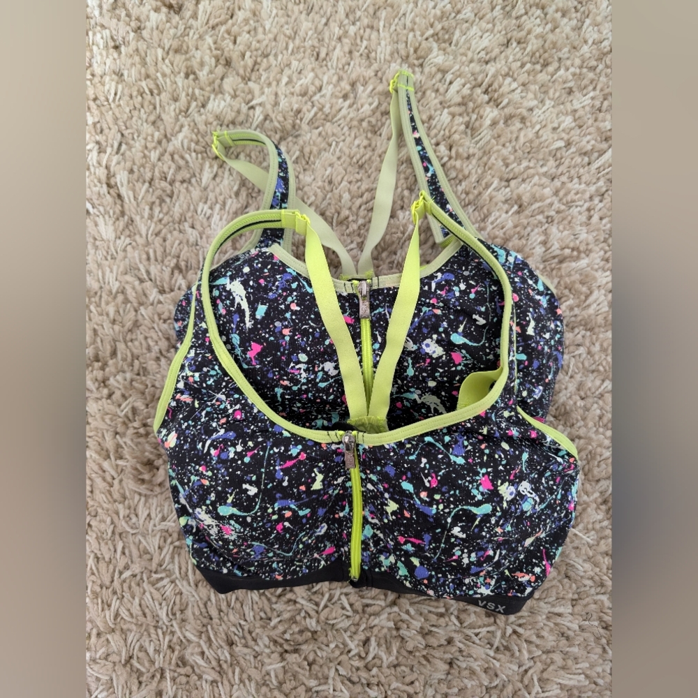 2x VS 32D KNOCKOUT BRAS